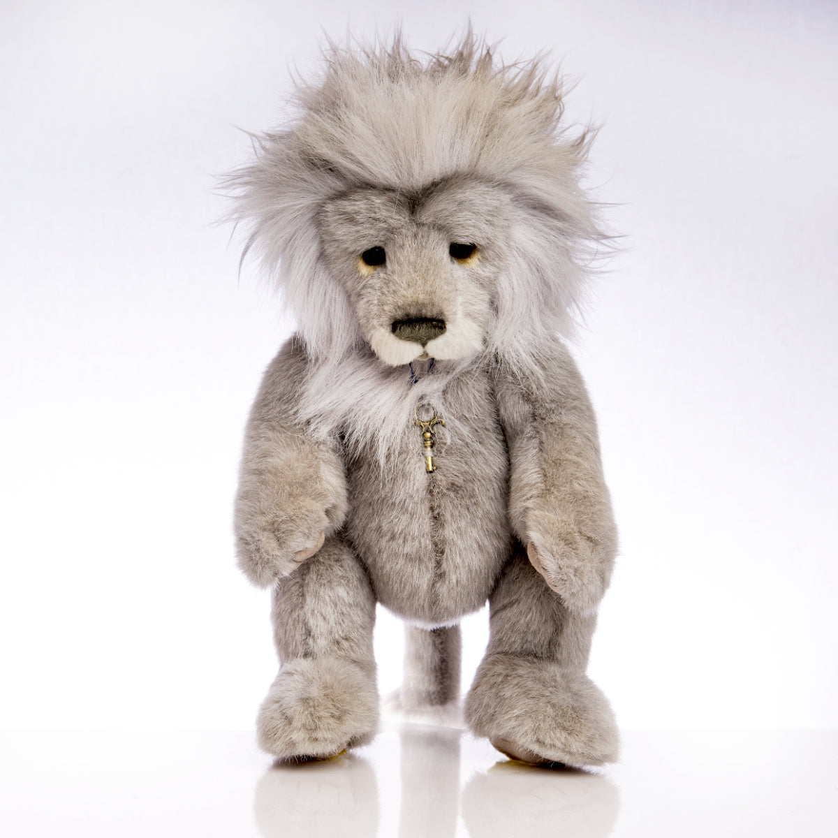 CHARLIE BEARS Best Friends – Dandy Lion CB191940 & Clock Lion CB191956 designed by Isabelle Lee