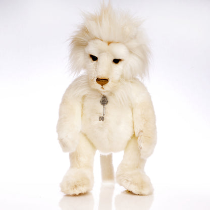 CHARLIE BEARS Best Friends – Dandy Lion CB191940 & Clock Lion CB191956 designed by Isabelle Lee
