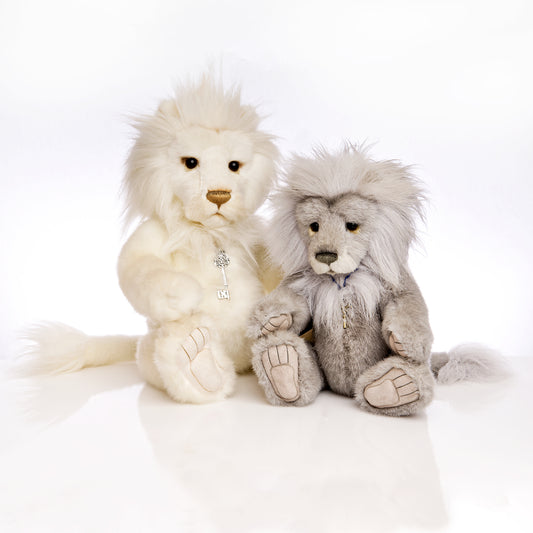 CHARLIE BEARS Best Friends – Dandy Lion CB191940 & Clock Lion CB191956 designed by Isabelle Lee