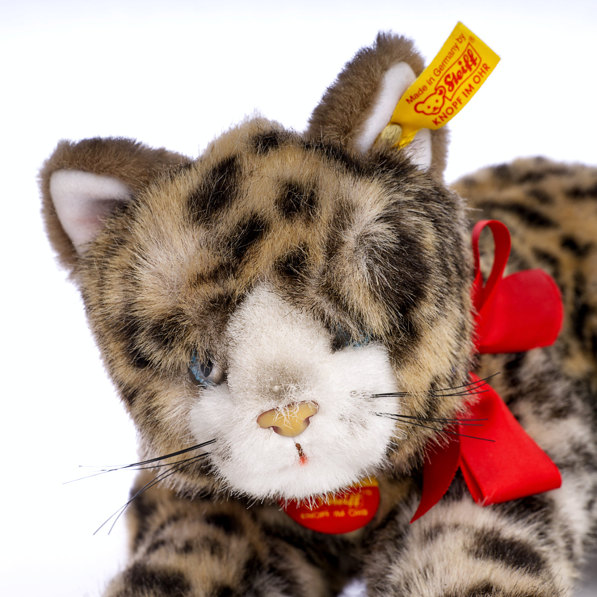 STEIFF 'Minou Lying Tabby Cat' – Vintage Plush, Yellow Tag 074806
