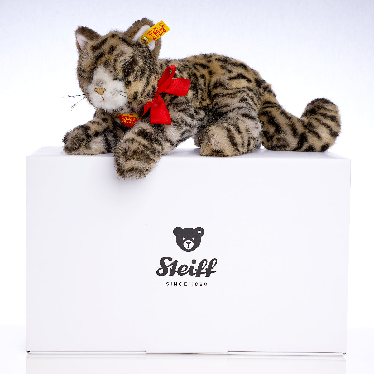 STEIFF 'Minou Lying Tabby Cat' – Vintage Plush, Yellow Tag 074806