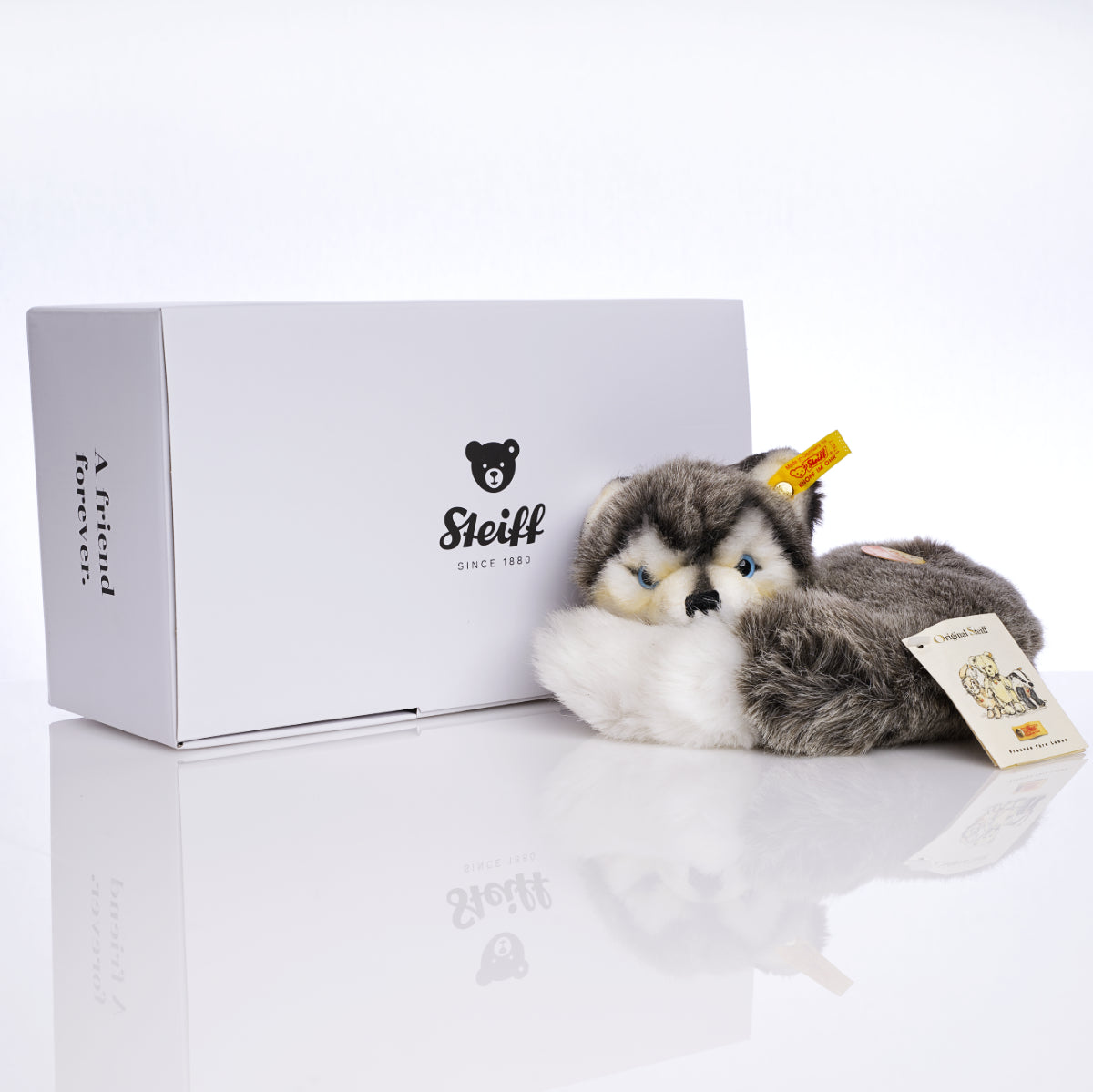 STEIFF - Laying Husky - Yellow Tag 079672, Retired Plush with Tags