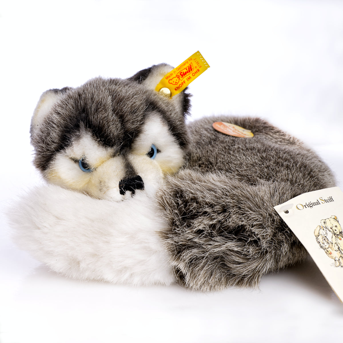 STEIFF - Laying Husky - Yellow Tag 079672, Retired Plush with Tags