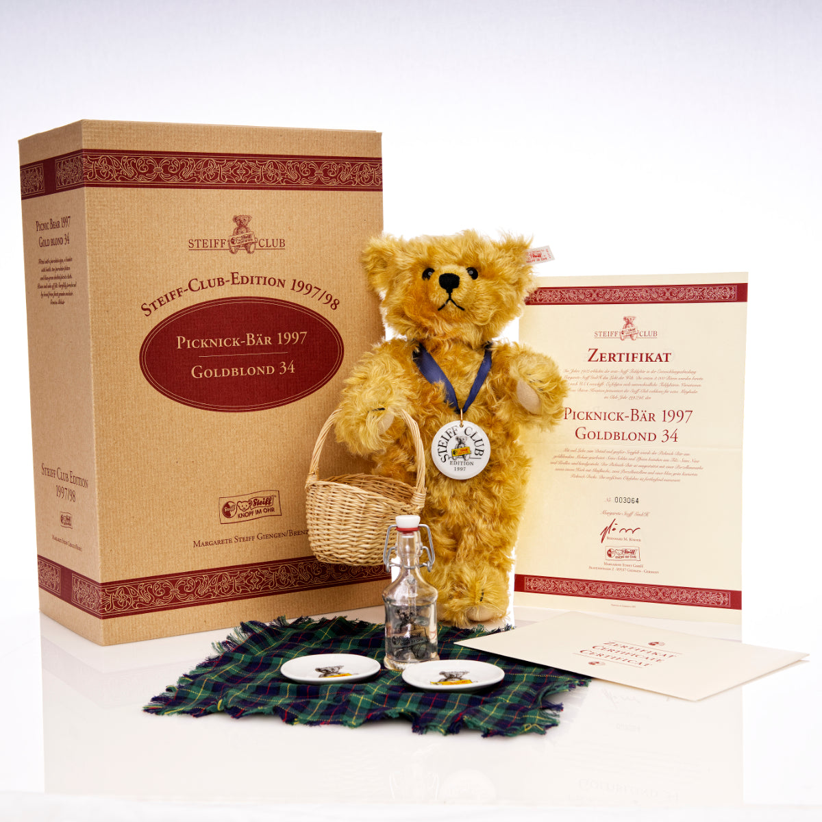STEIFF 'Picknick' Bear Goldblond 34 - Club Edition - White Tag 420108